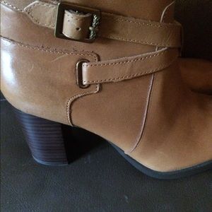 Sperry tan buckle booties 7  new